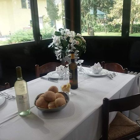 Galliate Mambly B&B Ristorante Pizzeria מראה חיצוני תמונה