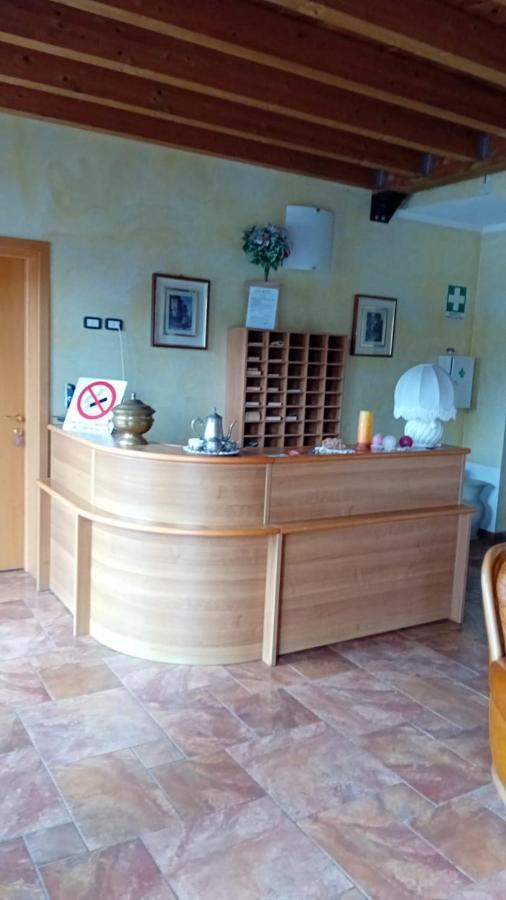 Galliate Mambly B&B Ristorante Pizzeria מראה חיצוני תמונה