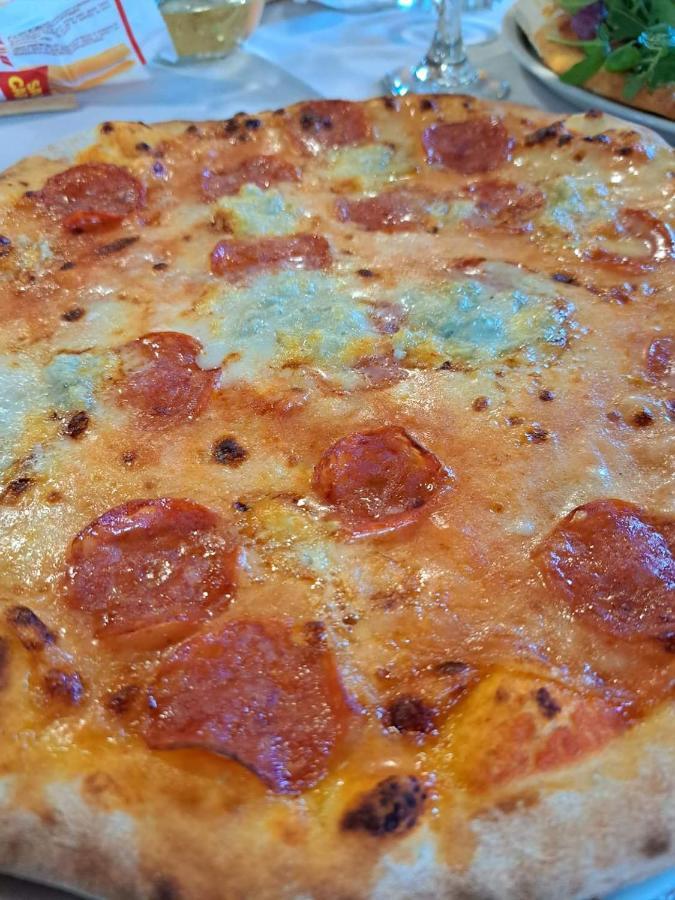 Galliate Mambly B&B Ristorante Pizzeria מראה חיצוני תמונה